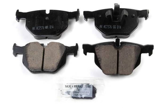 BMW Disc Brake Pad Set - Rear (Ceramic) (EURO) 34216790762 - Akebono Euro Ultra-Premium EUR1170